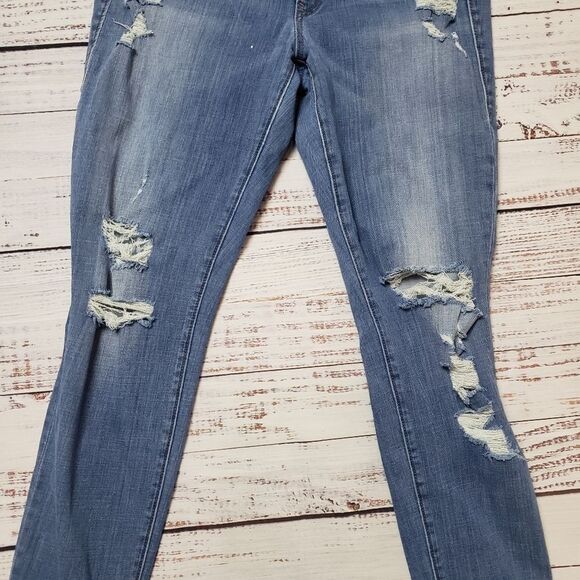 True Religion -  Distressed Jegging - Size Large ~ Posh Host Pick! ~ - Picture 2 of 9